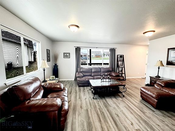4th image of 126 Sibley Ln