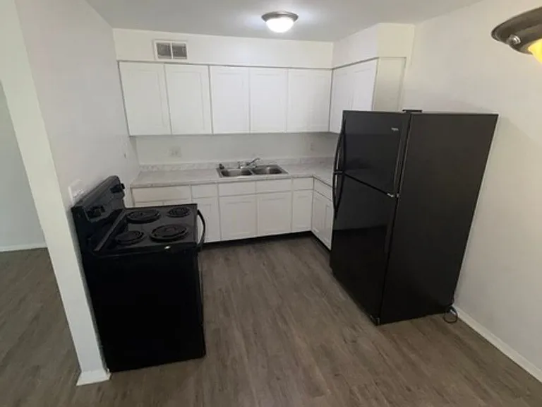 Naveen Pine Apartments — Photo 35