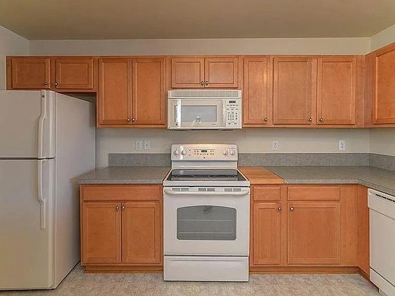 2076 Cloverly Ln — Photo 11