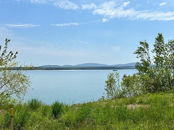 3rd image of 102 Mountain View Drive