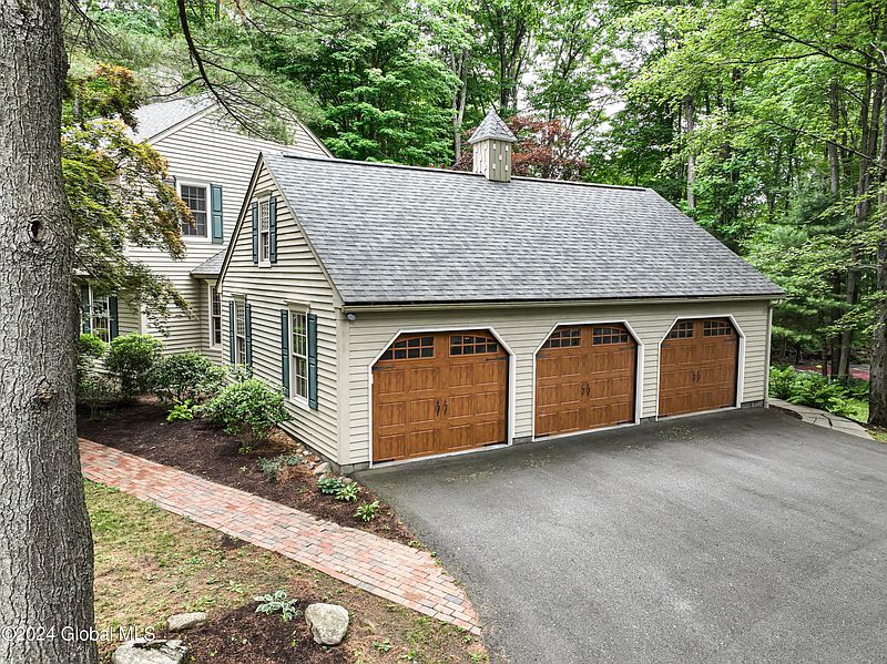 3rd image of 22 Ruxton Road