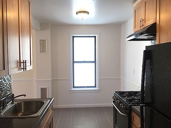 4th image of 2 Adrian Ave APT 36A