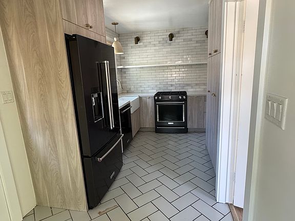 5th image of 3923 Legion Ln