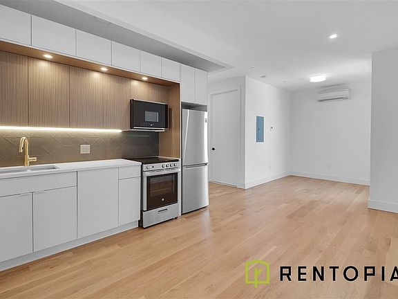 2nd image of 426 Manhattan Ave #6E
