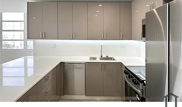 2750 NE 183rd St #1109 — Photo 5