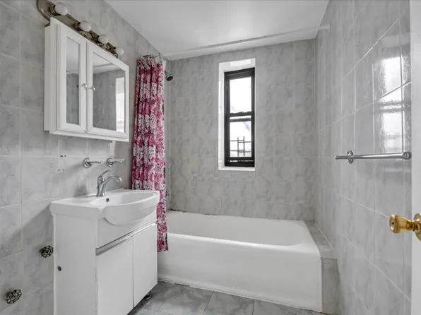 402 Bayridge Parkway image 8 of 11