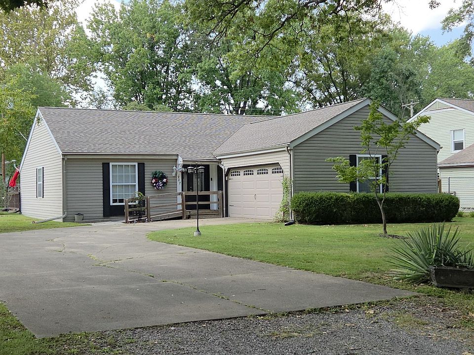 1st image of 907 Lickliter St