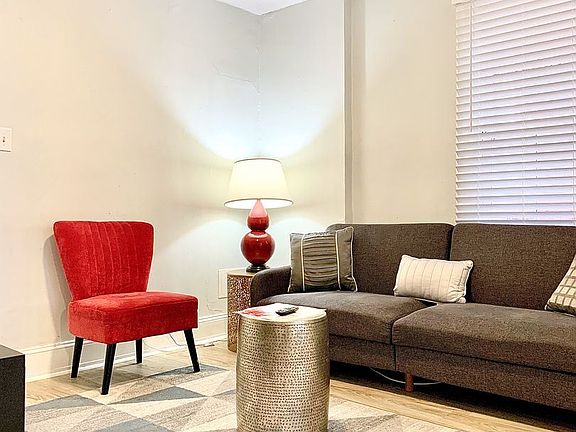 3rd image of 2603 Parkwood Ave #1