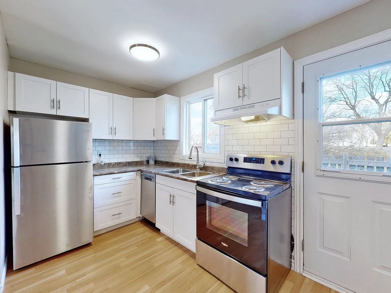 Bedford Gardens - 440 Cumberland Street — Photo 4
