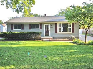 2148 Collins Ave, Shelby Township, MI 48317