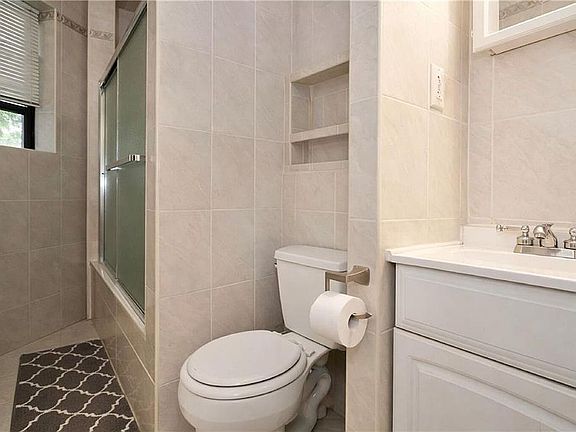 5th image of 1289 E 19th St APT C1
