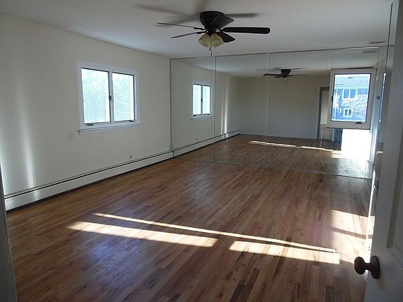 4th image of 320 Grand Central Ave