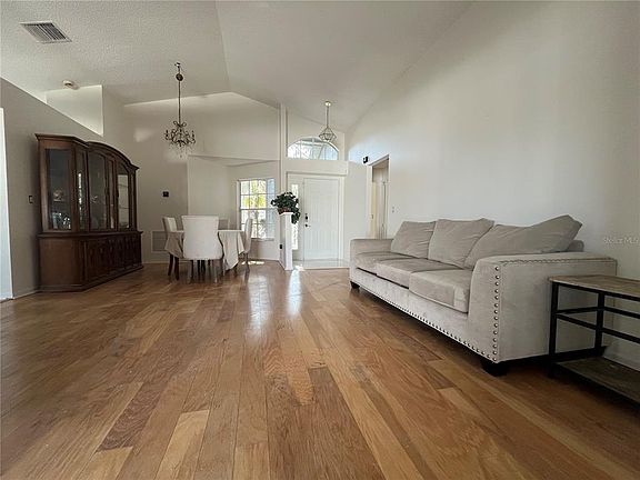 4th image of 2930 SHANNON CIR