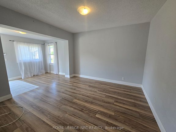 4th image of 271 Emerick Ave