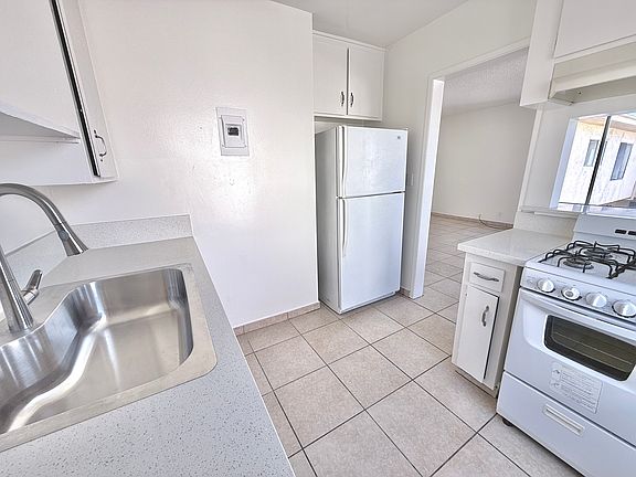 5th image of 14143 Delano St APT 4