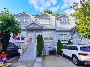 22 Crown Ct, Staten Island, NY 10312