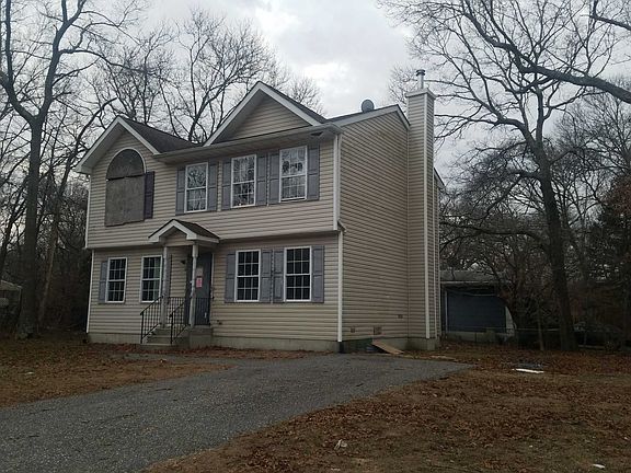 3rd image of 94 Margaret Dr