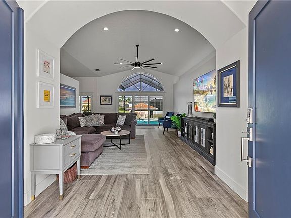 3rd image of 17 COLLINGTON COURT
