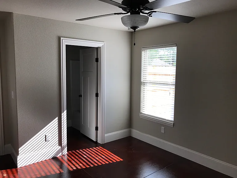 540 N Doris St — Photo 12