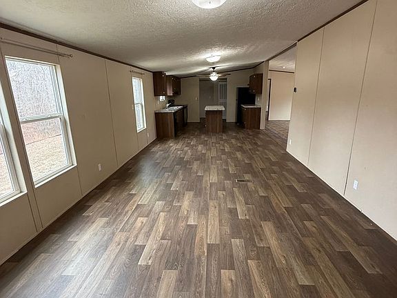3rd image of 707 Sharon Ln