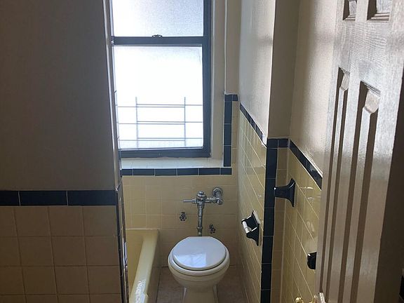 4th image of 543 Union Ave
