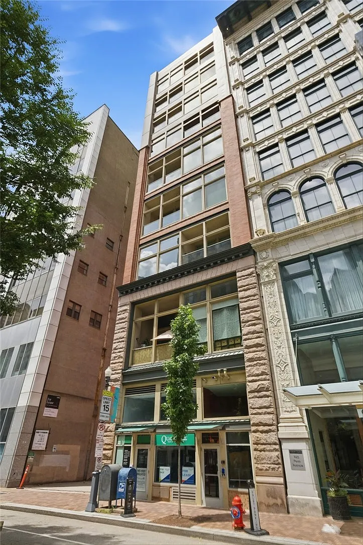 2 bed, 2.5 bath, 1966 sqft, $3,995 — Photo 3