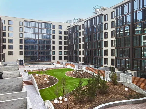 429 Kent Avenue image 13 of 15