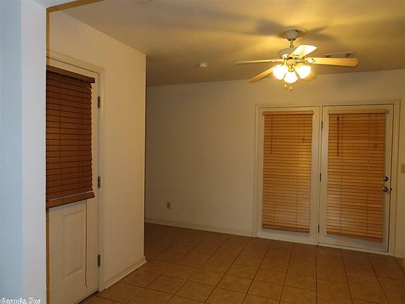 4th image of 101 E Lauren Ln