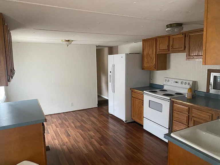 63 Miami Dr — Photo 4