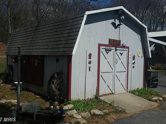5th image of 236 Acorn Dr