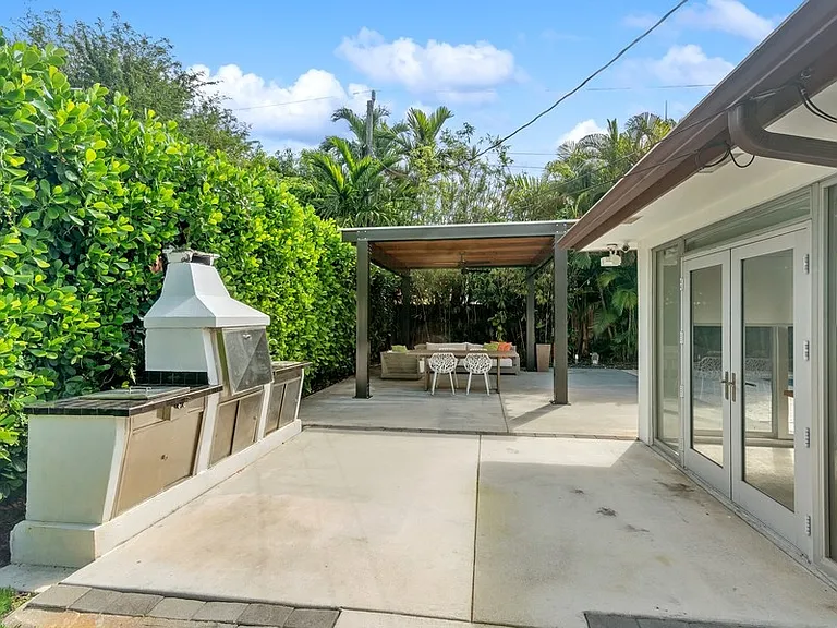 SW 63rd Pl — Photo 24