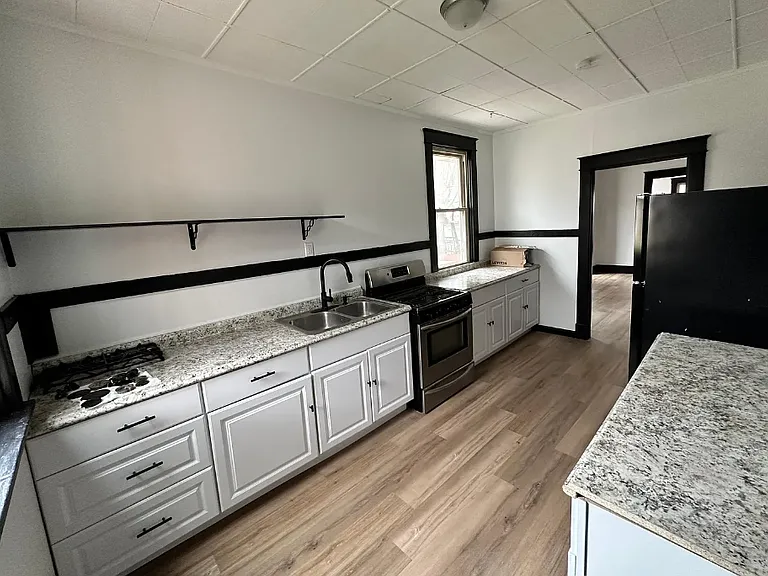 931 Olive Ave — Photo 6