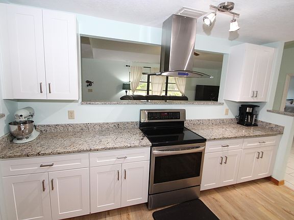 2nd image of 3785 1st Ave