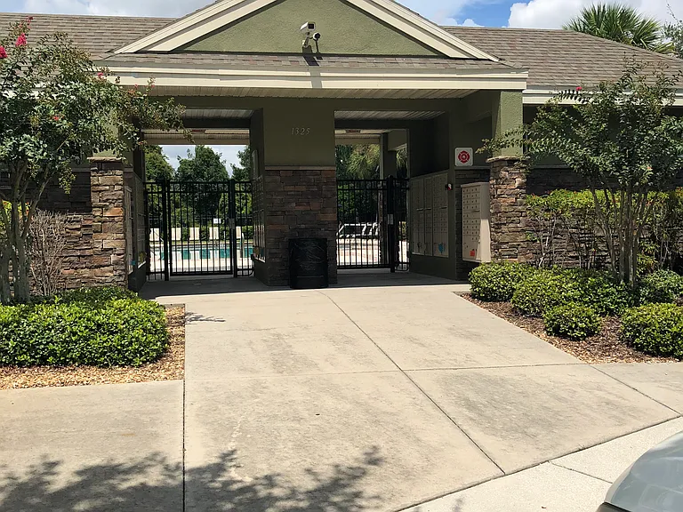 2750 Hampton Green Ln — Photo 19