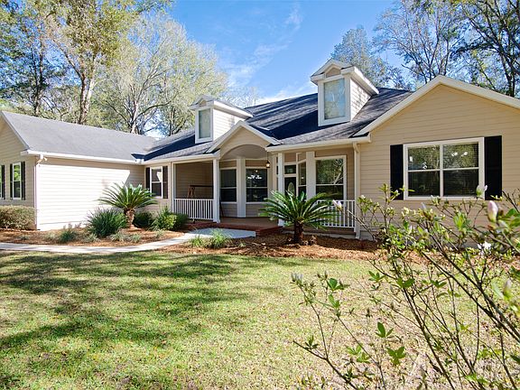 3rd image of 1900 Colonial Dr