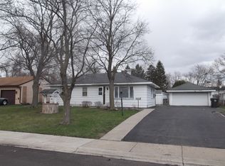 206 Fairway Ln, Carpentersville, IL 60110