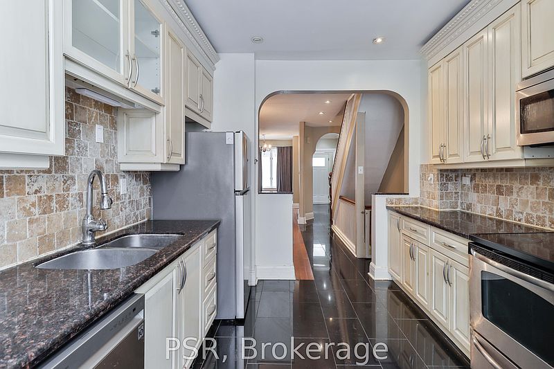 Toronto House for rent - 4 Bedrooms — photo 7