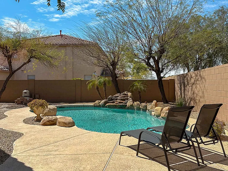 9864 W Echo Ln — Photo 2