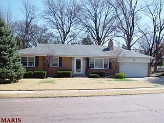 1st image of 8 Elm Dr