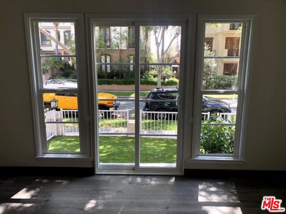 1st image of 137 S Crescent Dr APT 1