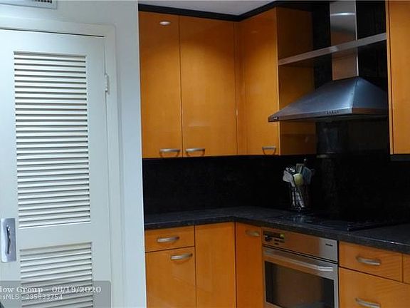5th image of 330 SE 20th Ave APT 508