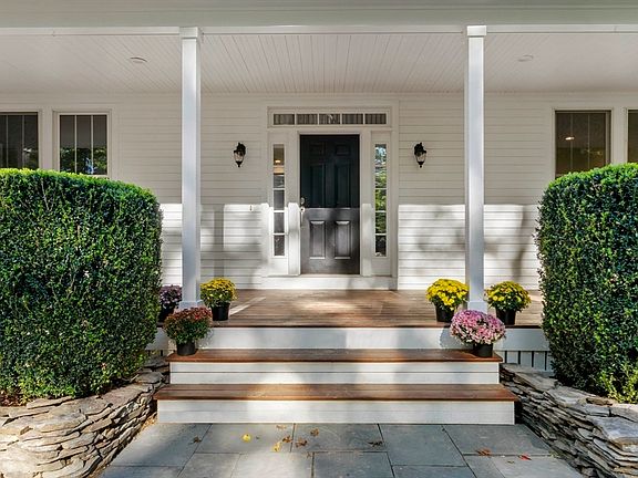 2nd image of 7 Brayton Woods Dr