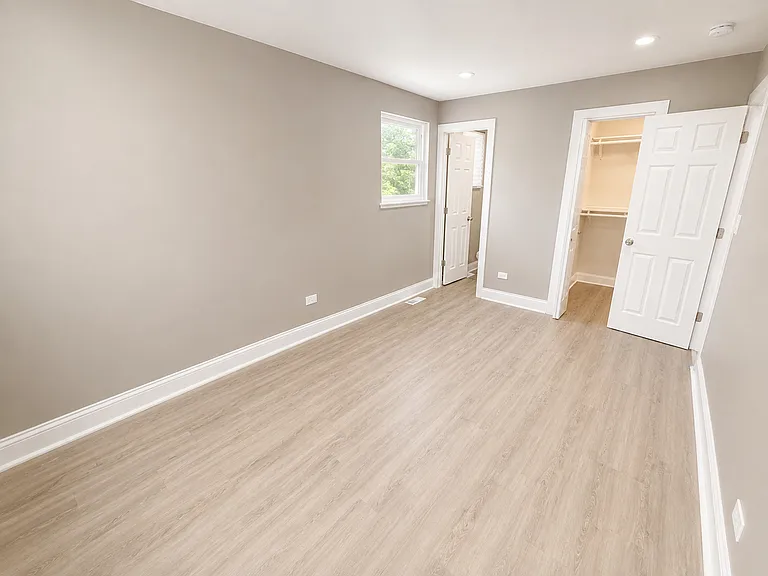 10140 S La Salle St — Photo 17