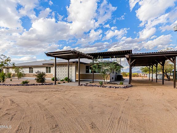 4th image of 2238 E DESERT Lane