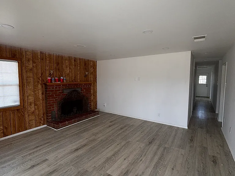 10357 E Avenue R8 — Photo 4