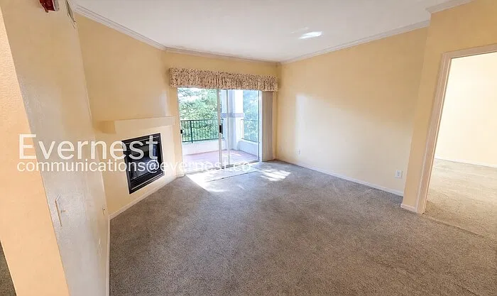2 bed, 2.0 bath, 1041 sqft, $2,000 — Photo 3