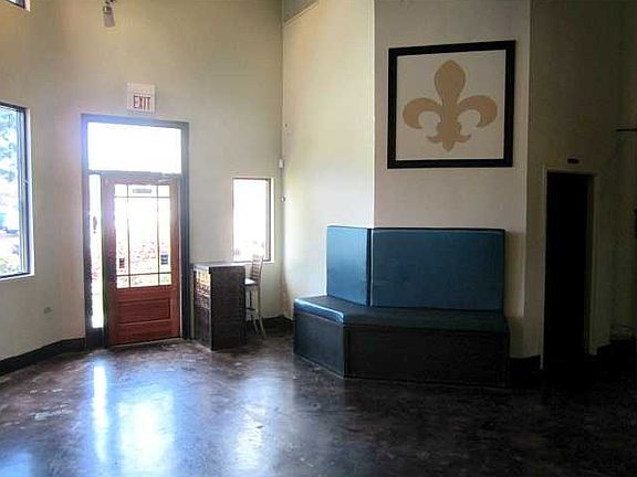 4th image of 527 N Causeway Blvd