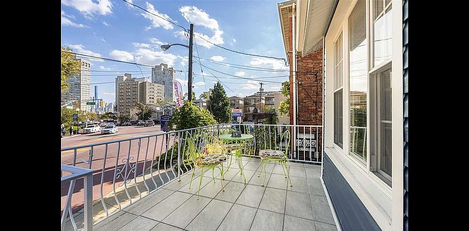 2nd image of 7109 Boulevard E