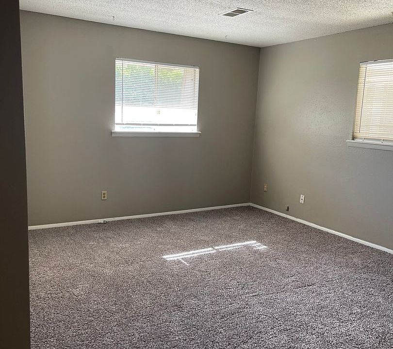 1st image of 5623 S Quincy Ave #9