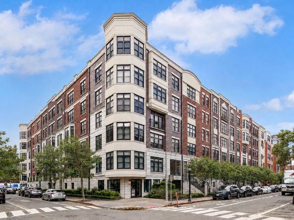 1300 Grand St APT 417